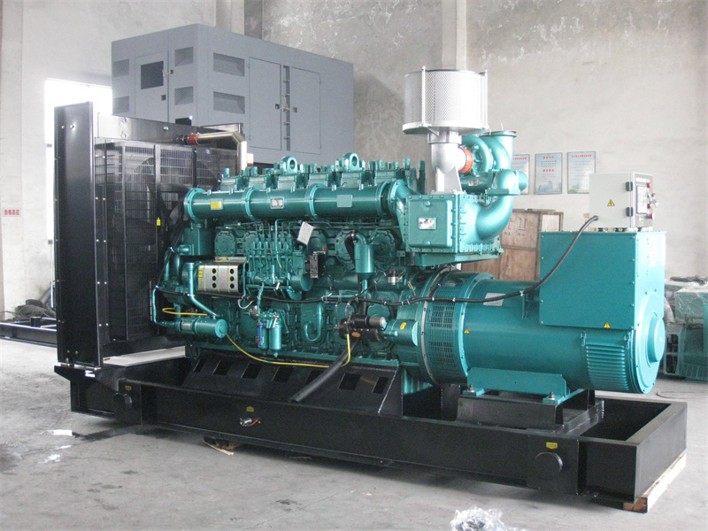 湾里200KW 柴油发电机的油耗是多少？