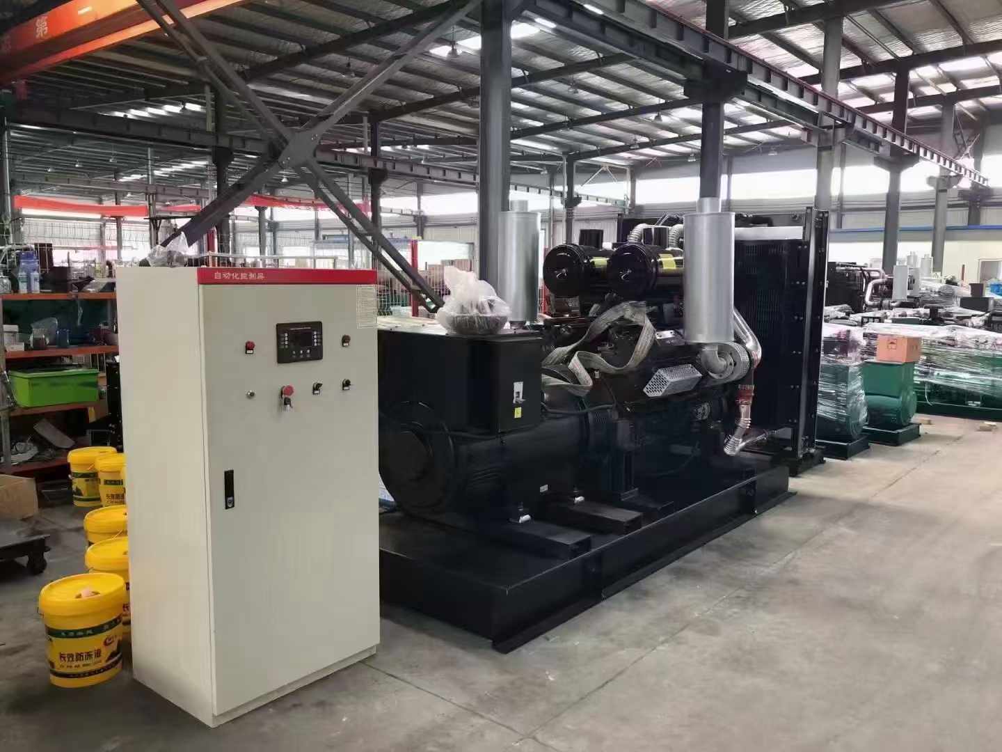 湾里柴油发电机运行时的噪音和振动水平如何？