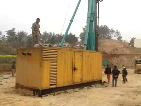 湾里如何判断水冷式机油散热器密封件是否需要更换？